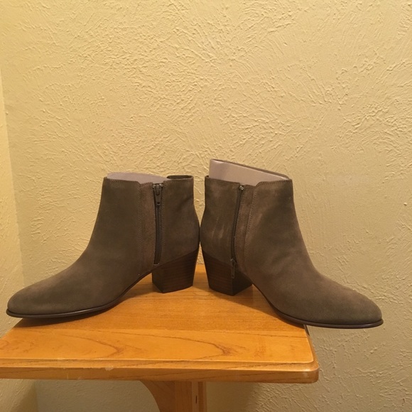 Clarks Women’s Maypearl Boots - Picture 2 of 4
